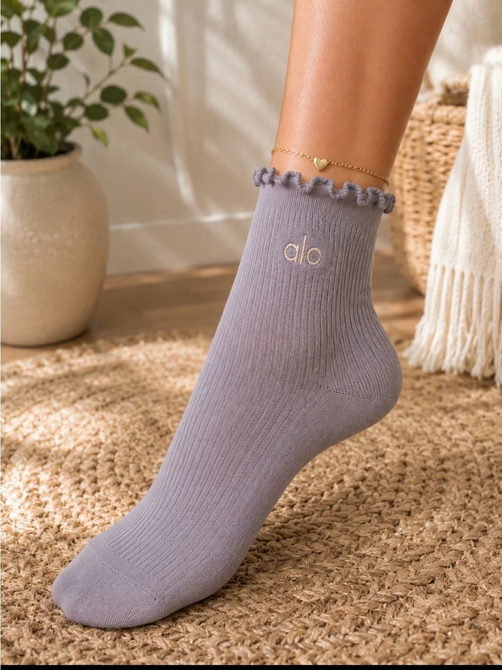 Alo Yoga Ruffle Crew Socks Lavender Gray White Logo